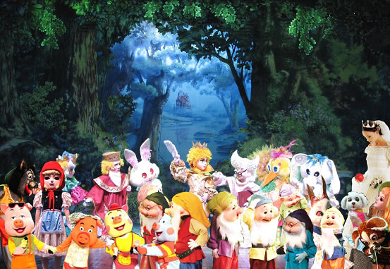 节目排期 >正文 爱之所至 与之同乐   国内首场超过20位经典童话人物
